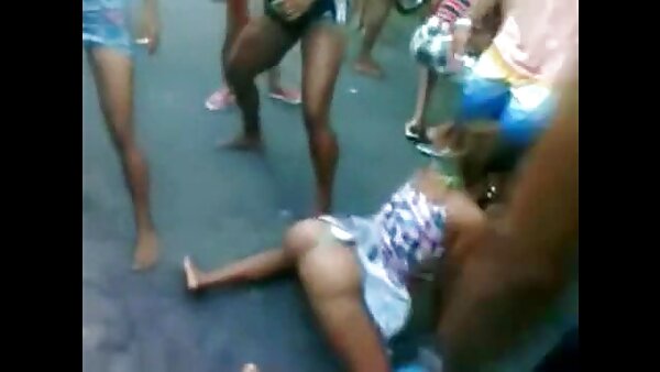 மார்பளவு மற்றும் அழுக்கு பெண் பாட்ரிசியா சபாடினி தனது காதலனை சவாரி செய்கிறார்