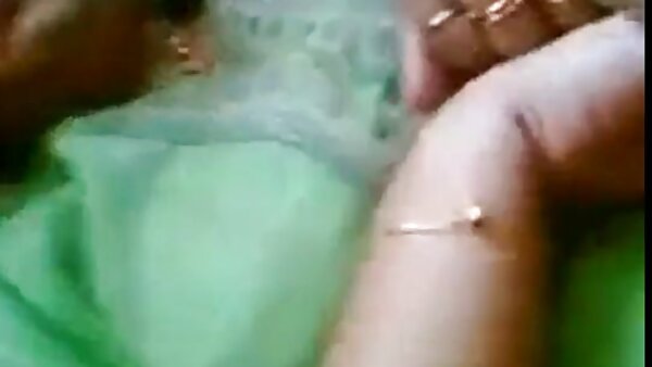 செக்ஸ்-அப்பீல் ஹாட்டி சோஃபியா கிரேஸ் தனது காதலனுக்கு சிறந்த ப்ளோஜாப்பைக் கொடுக்கிறார்